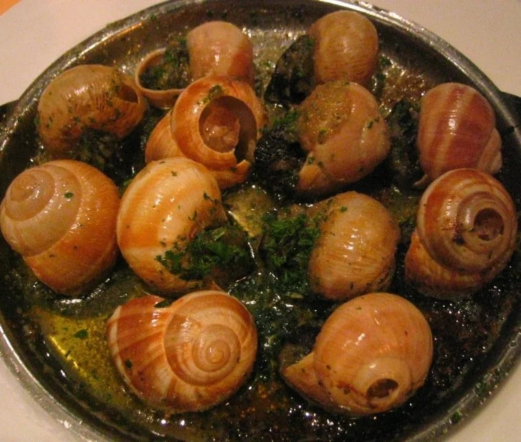 Tuy rằng hình thức không được bắt mắt, tên gọi cũng có phần kinh dị thế nhưng theo nhiều người, hương vị của món ăn này rất cuốn hút.