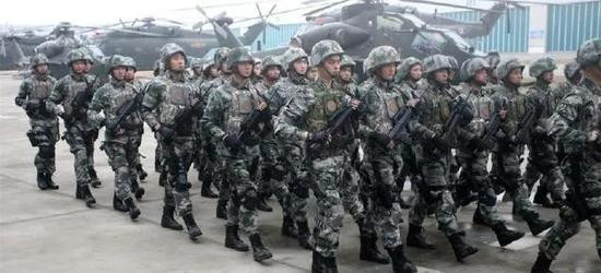 Phương hướng chung của Quân đội Trung Quốc là cải tổ các binh đoàn lục quân nặng nề, thành các đơn vị gọn nhẹ, phản ứng nhanh cấp lữ đoàn và tương đương theo mô hình của Quân đội Mỹ. Tuy nhiên để làm chủ chiến trường cần có vũ khí hạng nặng với hỏa lực áp đảo, điều này có lẽ mâu thuẫn với chiến lược khi xây dựng các đơn vị gọn nhẹ, phản ứng nhanh; nếu muốn như Quân đội Mỹ hoặc Nga thì khả năng tiến công đường không của quân đội Trung Quốc chắc chắn phải được cải thiện.