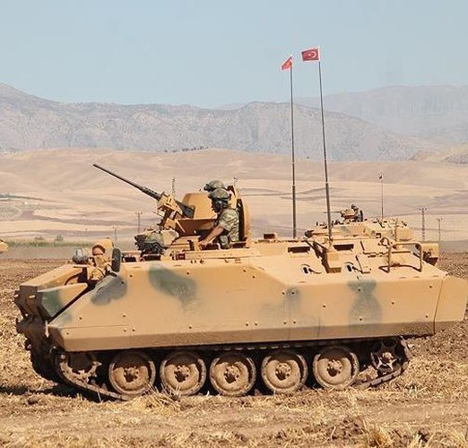 Thiết giáp ACV-15 trang bị động cơ diesel 6V537T công suất 300 mã lực kết hợp hộp số tự động Allison X-200-4 5 cấp cho phép di chuyển trên nhiều loại địa hình, tốc độ tối đa đạt được là 65km/h, dự trữ hành trình 490km.