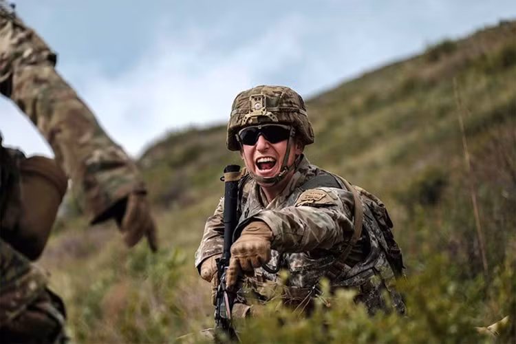 Bộ binh Mỹ diễn tập bắn đạn thật tại Alaska. Ảnh: Quân đội Mỹ.