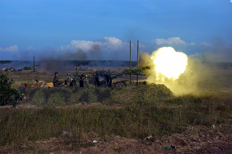 Pháo phòng không chiến đấu bảo vệ đội hình tiến công của bộ binh.