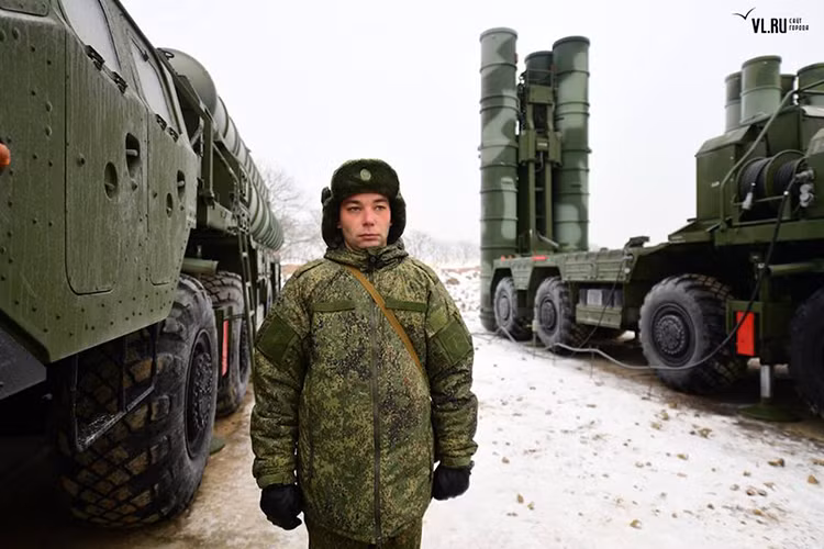 Sau cùng, Moscow vẫn mong muốn sẽ không có bất cứ sự kiện đáng tiếc nào trên bán đảo Triều Tiên đủ “nóng” để cả hai bên phát động chiến tranh. Tuy nhiên, cẳng thẳng giữa Washington và Bình Nhưỡng thì vẫn còn đó và nó hoàn toàn có thể chuyển sang đối đầu bằng quân sự khi mọi giải pháp ngoại giao hoàn toàn bế tắc. Nguồn ảnh: vl.ru.