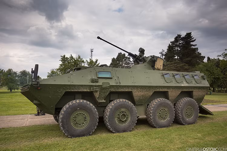 Trong một đợt diễn tập mới đây của Quân đội Serbia tại Nikinci, Lazar-3 đã được triển khai để đánh giá năng lực chiến đấu của mẫu phương tiện bọc thép này mặc dù hiện tại Serbia chỉ có vỏn vẹn hơn 6 chiếc. Nguồn ảnh: Dimitrije Ostojic.