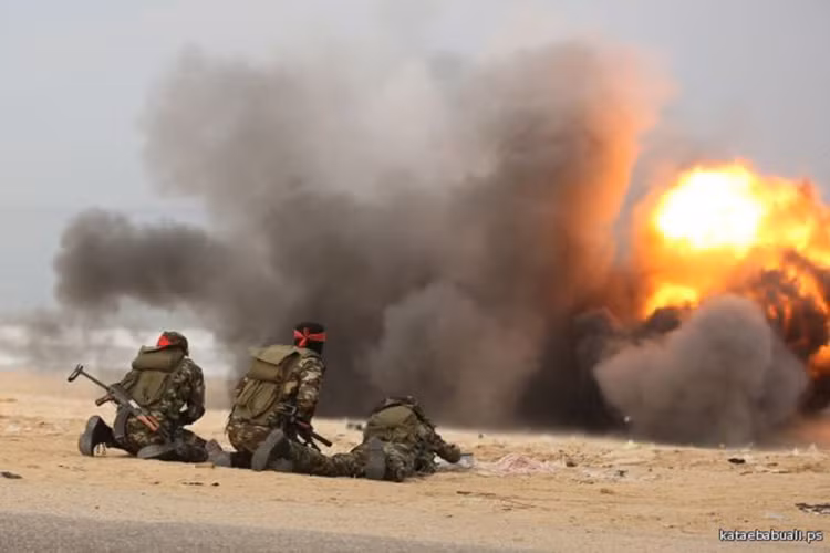 Hình ảnh các tay súng của Lữ đoàn Abu Ali Mustafa trong đợt diễn tập tại phía nam Dải Gaza hôm 22/12. Nguồn ảnh: Reuter.