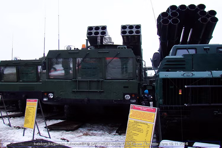 Với diện tích sát thương tương đương với ít nhất 100 sân bóng đá sức mạnh của Tornado-S được kênh truyền thông Zvezda của Nga so sánh với sức công phá của một quả bom nguyên tử nếu được triển khai một cách toàn diện. Nguồn ảnh: russianarms.ru.