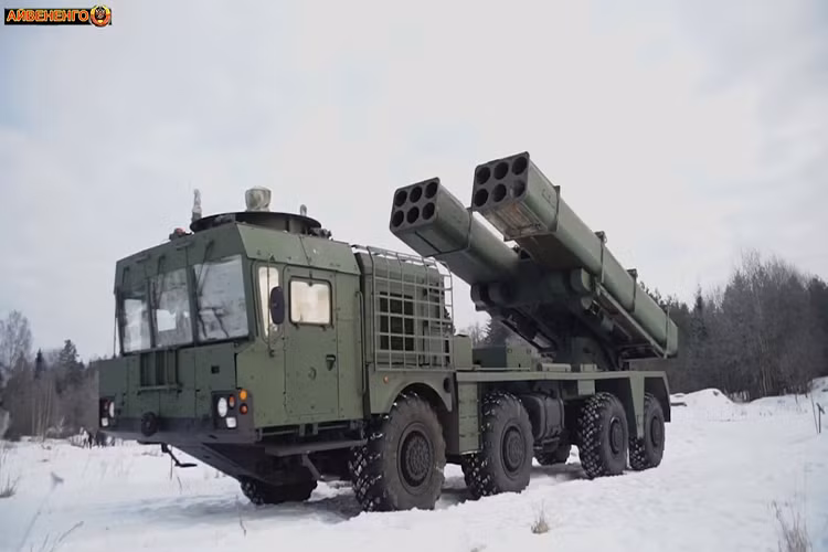 Theo Bộ Quốc phòng Nga, Tornado-S một trong ba biến thể của dòng pháo phản lực Tornado thế hệ mới của Nga sẽ sở hữu khả năng triển khai vũ khí hạt nhân chiến thuật. Và khi đó Pháo binh Nga sẽ là lực lượng duy nhất trên thế giới sở hữu một cơn bão lửa “hạt nhân” trên chiến trường. Nguồn ảnh: Bộ Quốc phòng Nga.