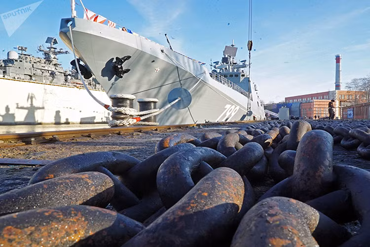 Các tàu khu trục mang tên lửa Đô đốc Grigorovich có lượng choán nước hơn 4.000 tấn và có thể thực hiện được hầu hết các nhiệm vụ tác chiến trên biển mà Hải quân Nga đặt ra trong môi trường chiến tranh hiện đại. Nguồn ảnh: Sputnik.