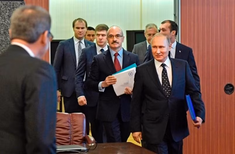 Theo thăm dò của truyền thông Nga hiện tại Tổng thống Nga Vladimir Putin là ứng cử viên duy nhất có khả năng dành chiến thắng áp đảo trong cuộc bầu cử tổng thống vào năm sau. Ảnh: Boston Herald.