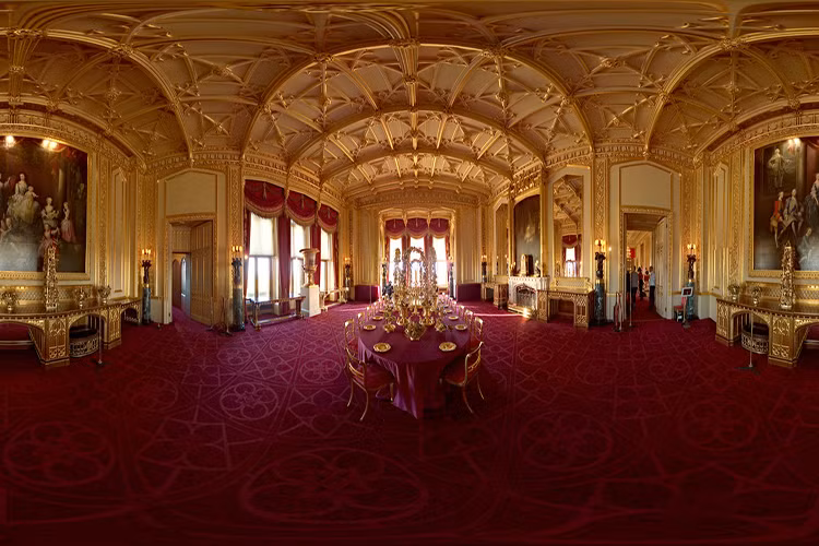 Toàn cảnh phòng ăn chính của lâu đài Windsor, nơi các thành viên Hoàng gia Anh thường dùng bữa tối chính khi có mặt ở lâu đài này. Nguồn ảnh: Insider.