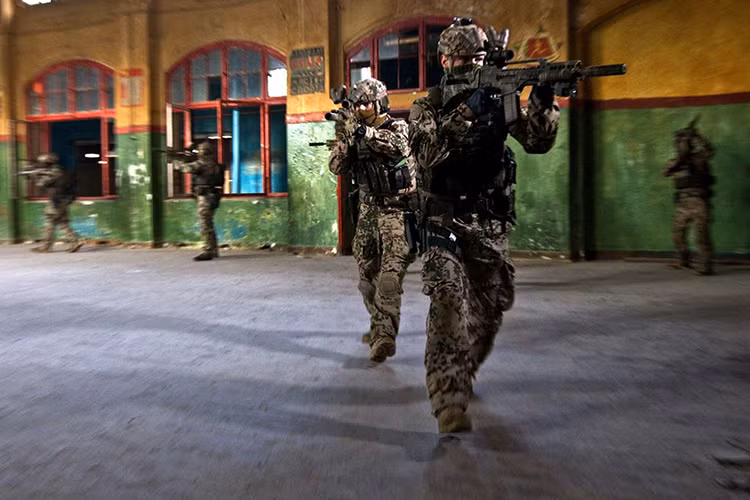 Dù mới được thành lập không lâu nhưng bản lĩnh của KSM đã được thể hiện qua chiến trường Afghanistan với các nhiệm vụ chiến đấu và hỗ trợ đồng minh của Đức trong cuộc chiến này. Tuy nhiên, KSM vẫn chưa thực sự thể hiện hết bản lĩnh của mình hay đúng hơn là họ không muốn phô diễn nó ra. Nguồn ảnh: Quân đội Đức.