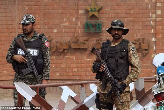 Chính quyền Pakistan lên kế hoạch triển khai 3.000 nhân viên an ninh tới canh giữ tại 39 nhà thờ.