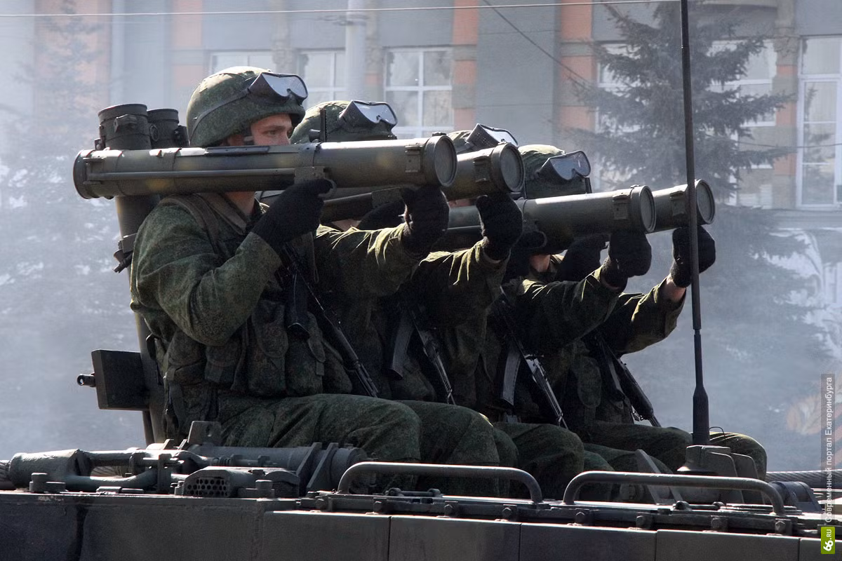 Với các tính năng kỹ chiến thuật trên rõ ràng RPO-A Shmel là một vũ khí sở hữu sức mạnh cực kỳ đặc biệt của Binh chủng Hóa học, với uy lực và tầm bắn đều vượt trội so với các mẫu súng phóng lựu hay chống tăng thông thường đang được biên chế cho Quân đội ta. Vì vậy sự xuất hiện của RPO-A Shmel trong biên chế có thể được xem là một bước tiến mới trong việc tiêu chuẩn hóa trang bị dành cho các đơn vị bộ binh hoặc lực lượng tác chiến đặc biệt của Quân đội ta. Nguồn ảnh: Reddit.