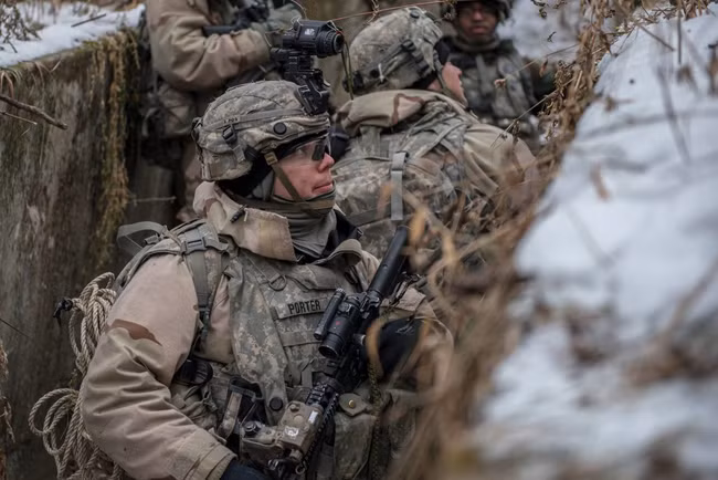 Trong thời gian qua, khi Bình Nhưỡng tiến hành phóng thử nhiều tên lửa và vũ khí hạt nhân, Mỹ cùng đồng minh cũng thực hiện các cuộc tập trận chung gần biên giới với Triều Tiên. Điều này đã khiến Bình Nhưỡng bất bình và cho rằng các cuộc tập trận của Mỹ đe doạn an ninh quốc gia Triều Tiên.