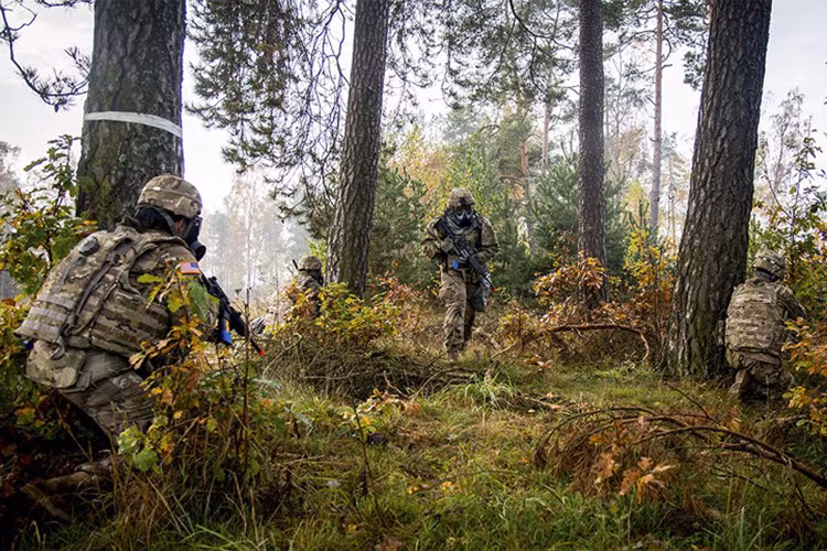 Quân cảnh Mỹ tham gia diễn tập tấn công địch tại Đức. Ảnh: Quân đội Mỹ.