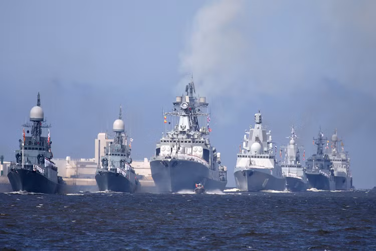 Lễ duyệt binh của Hải quân Nga: Trong năm 2017, Hải quân Nga cũng lần đầu tiên thực hiện lễ duyệt binh quy mô ở khắc các căn cứ chính của lực lượng này vào ngày 30/7/2017. Đích thân Tổng thống Nga Vladimir Putin đã tham gia lễ duyệt binh hải quân tại St Petersburg. Nguồn ảnh: tsargrad.tv.