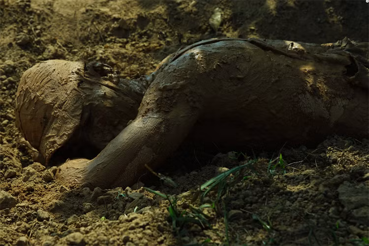 Cuộc diễn tập đạt được các mục tiêu đề ra, đảm bảo an toàn về người và vũ khí, trang thiết bị. Thông qua diễn tập giúp chỉ huy các cấp đánh giá đúng thực chất kết quả huấn luyện, chiến đấu của các cơ quan, đơn vị, cung cấp thêm những kinh nghiệm thực tế và nâng cao khả năng hiệp đồng tác chiến giữa các đơn vị tham gia diễn tập. Ảnh: Đặc công ta ẩn mình tiếp cận mục tiêu.