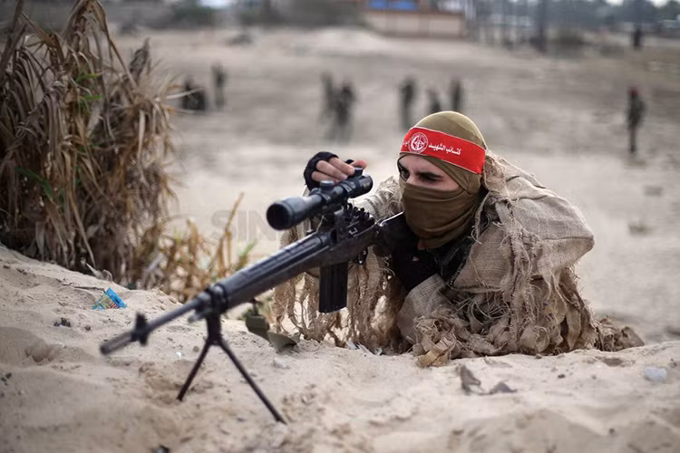 Cuộc diễn tập trên diễn ra ngay sau khi Đại Hội đồng Liên Hợp Quốc bỏ phiếu về nghị quyết phản đối Tổng thống Mỹ Donald Trump công nhận Jerusalem là thủ đô Israel hôm 21/12. Và theo tuyên bố của nhóm vũ trang Palestine này họ luôn sẵn sàng cho một cuộc chiến chống lại sự chiếm đóng của Israel tại Jerusalem và cả dải Gaza. Nguồn ảnh: Reuter.