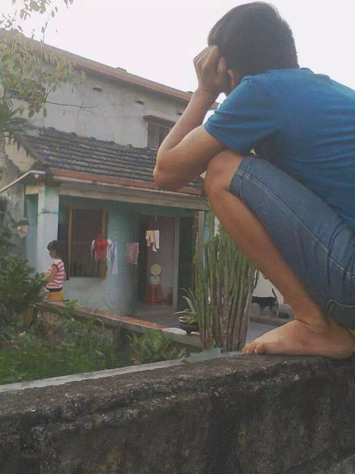 Mối tình đơn phương, chỉ dám ngắm nhìn người ấy từ xa.