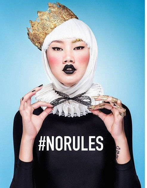 ”Đối với Pông Chuẩn, stylist là nghề, là đam mê và cuộc sống. Còn người mẫu là cái duyên trời cho, là sở thích và niềm vui sau công việc bộn bề của một stylist. Vậy nên hy vọng mọi người sẽ nhớ đến mình là stylist kiêm người mẫu Pông Chuẩn", cô nàng stylist đa tài chia sẻ.