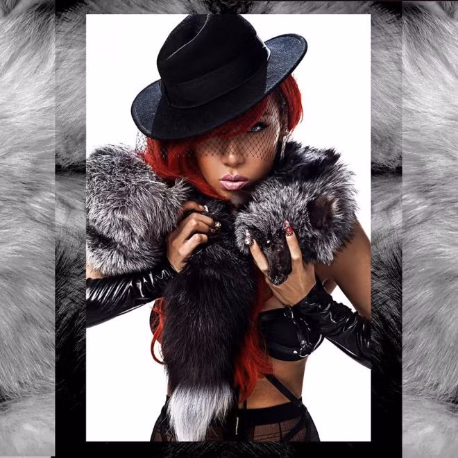 Nguyễn Phương Ly hay còn được gọi với tên nghệ danh Lyskeli, định hình phong cách mang hơi hướm gợi cảm và một chút “nguy hiểm”. Chính Lyskeli chưa không ai khác, là người đã mang diện mạo mới cho nhiều chàng trai cô gái trong showbiz Việt. Khi được hỏi về phong cách có phần quái tính của mình, cô chia sẻ rằng: ”Cái đẹp là vô cùng nhưng sự lạ lẫm và phá cách, đôi khi lập dị chính là yếu tố cần trong môi trường nghệ thuật để khẳng định cái tôi của bạn là ai giữa đám đông. Họ có thể xầm xì chỉ chỏ, coi mình là lập dị nhưng điều quan trọng thì mình là mình, là một cá thể không lẫn đi đâu được.”