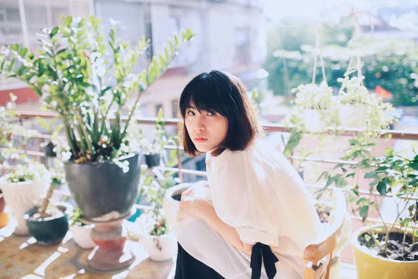 Ngoài ra, trang Facebook cá nhân, Instagram của Lâm Thúy Nhàn cũng nhận được nhiều sự quan tâm của mọi người với những kinh nghiệm làm đẹp và nuôi con đầy bổ ích mà cô chia sẻ.