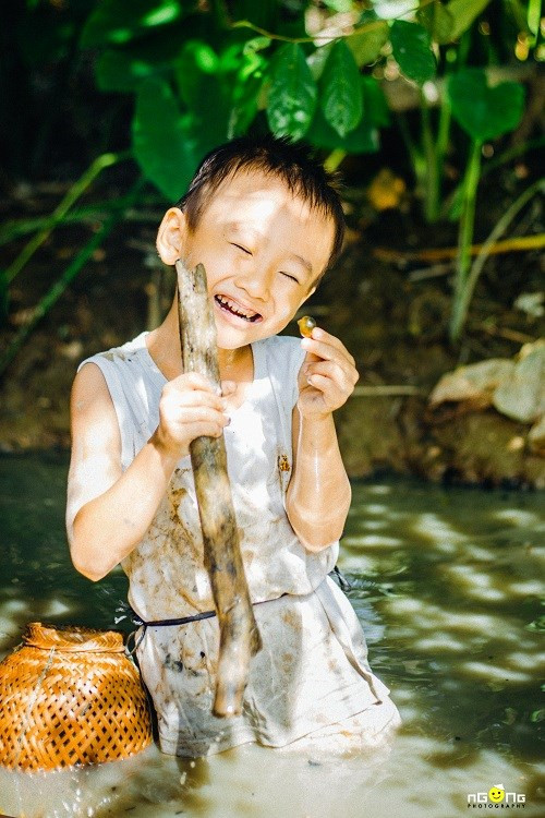 Ánh mắt và nụ cười hồn nhiên của Gia Nam đã làm cho nhiều người quên đi những mệt mỏi của cuộc sống xô bồ, sống lại ngày ấu thơ, giản dị bình yên.