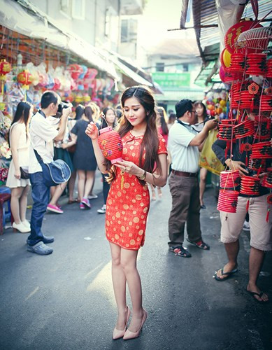 Mới nổi trong làng DJ tại Việt Nam với nghệ danh DJ Ny Saki, Huỳnh Thị Kiều Ni (sinh năm 1995) gây sự chú ý khi sở hữu vòng eo 56 và thân hình nuột nà không kém gì người mẫu Ngọc Trinh.