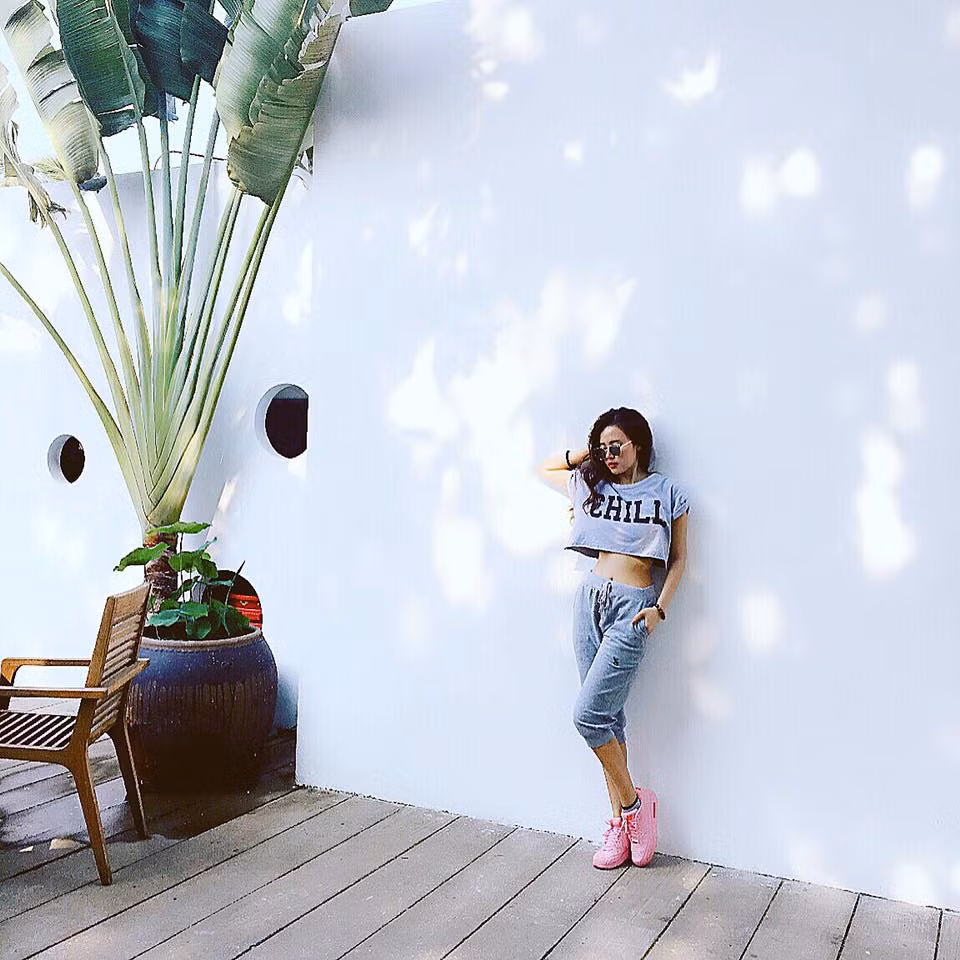 Để có được vòng eo đáng mơ ước như thế, Midu đã phải dành nhiều thời gian luyện tập thể thao, chăm chút cho ngoại hình.