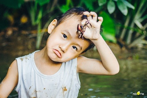 "Qua bộ ảnh này, mình muốn đánh thức tình yêu quê hương, đất nước và con người Việt Nam thực sự bình dị và tươi đẹp", tác giả chia sẻ.