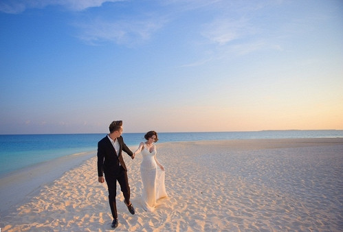 “Vì mình bận rộn kinh doanh spa nên quỹ thời gian chung của hai vợ chồng không nhiều. Bấy nhiêu thời gian ít ỏi giúp vợ chồng mình trân trọng hơn, hạn chế sự bất hòa. Thay vì soi xét chồng hay đòi hỏi sự chăm sóc tuyệt đối thì Vân chọn nếp sống độc lập.