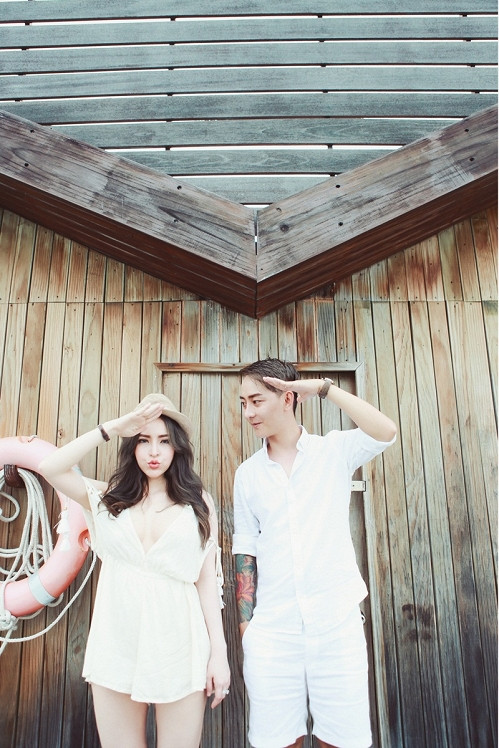 Cô chia sẻ về quyết định dành 5 ngày 4 đêm tại xứ sở thiên đường Maldives: "Vân được biết vùng đảo Maldives không bao lâu nữa sẽ chìm hẳn dưới lòng đại dương. Cả hai quyết định tranh thủ tận hưởng vẻ hoang sơ tuyệt đẹp của Maldives khi nó còn đang tồn tại và lưu lại những khoảnh khắc hạnh phúc của hai vợ chồng tại hòn đảo này dưới dạng ảnh cưới”.