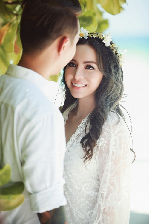 Sau 6 năm quen nhau, hot girl Vân Tokyo và chồng quyết định tiến đến hôn nhân khi tình hình công việc đã ổn định.