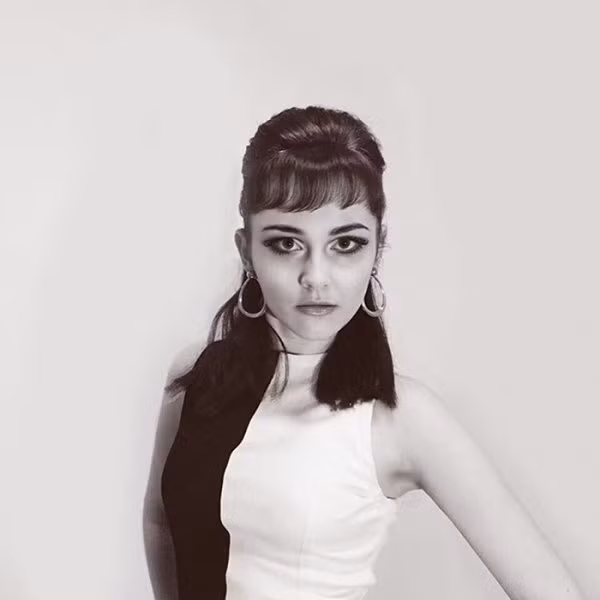 Gai xinh 17 tuoi bien hoa thanh nhung my nhan xua