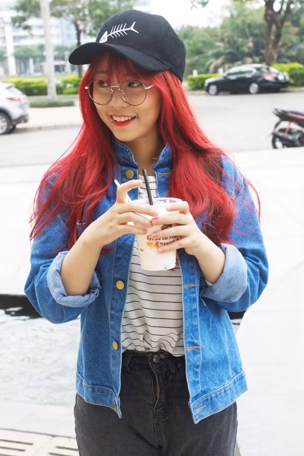 Không có một công thức hay bí quyết mix đồ nào, tất cả các item của MisThy mỗi khi ra đường đều được lấy bởi những cảm hứng ngẫu nhiên. Tuy nhiên, không bởi thế mà thời trang của cô nhàm chán hay bị đơn điệu.