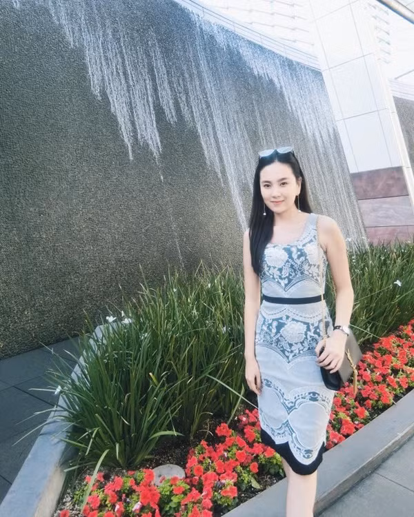 Nói về việc sở hữu thân hình đạt chuẩn như vậy, Mai Ngọc đã chia sẻ với Trí thức trẻ: “Với biên tập viên, ngày nào cũng phải lên sóng thì việc giữ dáng rất quan trọng. Tôi thường chỉ ăn bữa sáng và bữa trưa, bữa tối hoàn toàn không ăn tinh bột mà chỉ ăn rau, canh và một số loại quả. Tôi cũng rất chú ý đến việc bổ sung nước hằng ngày cho cơ thể!”