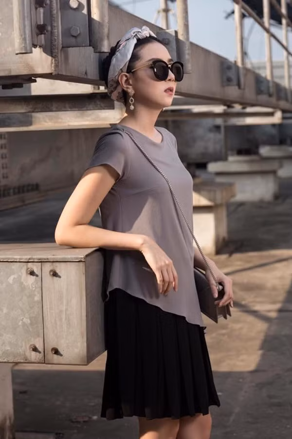 Không chỉ để lại dấu ấn trong lòng người hâm mộ bởi lối dẫn chương trình lưu loát, người đẹp sinh năm 1990 còn có thân hình đẹp, làn da sáng và gương mặt dịu dàng đậm chất Á Đông.