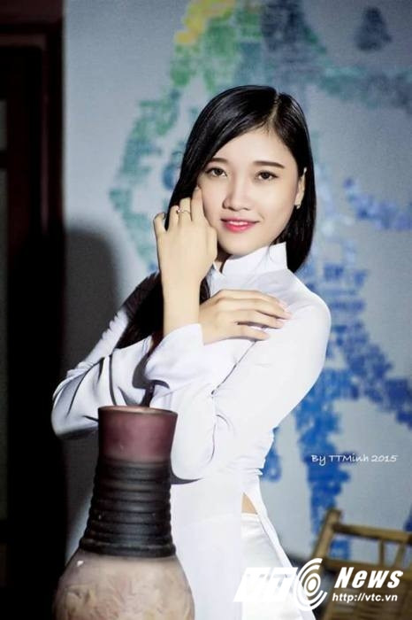 Không chỉ được biết đến là nữ sinh xinh đẹp, Thu còn rất tài năng và được bầu làm lớp trưởng trong 2 năm học liền.