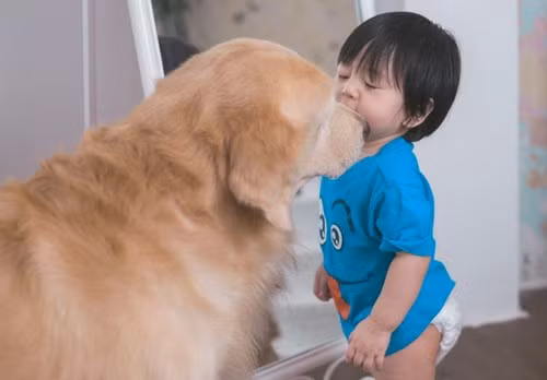 Thiên thần bé và thiên thần lớn.