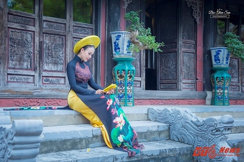 Đến nay, Hằng đã vào nghề được 4 năm và thường dẫn chương trình về biển đảo quê hương. Bên cạnh đó, Hằng còn sở hữu nhiều thành tích khiến người khác ngưỡng mộ.