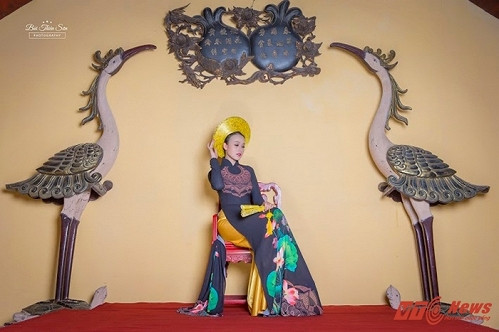 Nguyễn Thị Hằng sinh ngày 2/9/1993, đến từ Bắc Giang. Cô từng là cựu sinh viên Đại học Văn hóa - Nghệ thuật Quân đội và hiện đang làm MC cho kênh truyền hình Quốc phòng Việt Nam.