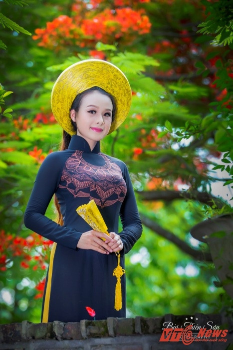 Trong bộ ảnh mới được chụp tại Việt phủ Thành Chương, nữ MC xinh đẹp này đã tạo dáng một cách tự nhiên khiến bao người mê đắm.