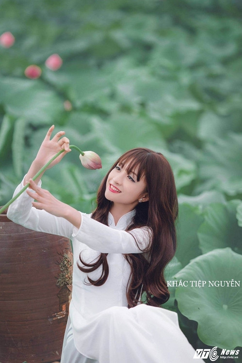 Sở hữu ngoại hình chuẩn với chiều cao 1m68, số đo 3 vòng đáng mơ ước 86-56-90, Trang Sarah luôn thu hút ánh nhìn mỗi lúc xuất hiện. Trang cho biết, mẫu người yêu lý tưởng là người đàn ông điển trai, có sự nghiệp vững vàng, biết chăm lo cho người yêu và chân thành.