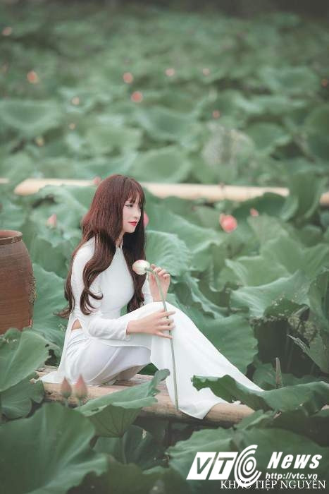 Khi được hỏi về nghề DJ, hot girl này chia sẻ: "Mình không quan tâm ai nói hay nghĩ gì về nghề DJ, mình chỉ cần biết đó là nghề mình đam mê và theo đuổi. Tuy có nhiều cám dỗ, cạm bẫy nhưng nếu quyết tâm tồn tại với nghề thì đó là một người đầy bản lĩnh".