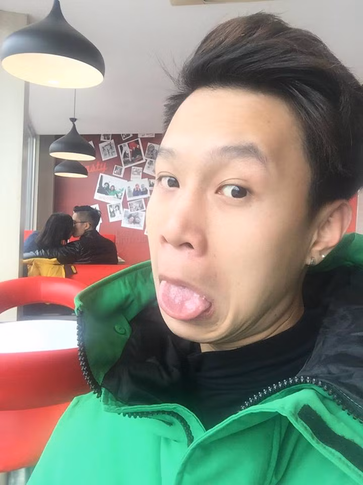 Cẩn thận với những hành động dễ gây chú ý nơi công cộng!