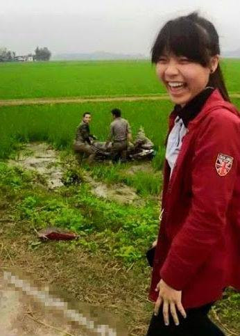 Dở khóc dở cười với hai anh chàng "hạ cánh" xuống ruộng.