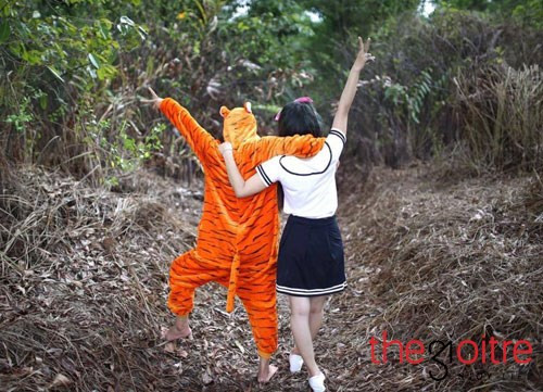 Mới đây, để kỷ niệm dấu mốc 10 tháng bên nhau cũng đúng vào dịp Quốc tế thiếu nhi Băng và Bi đã thực hiện một bộ hình đáng yêu.