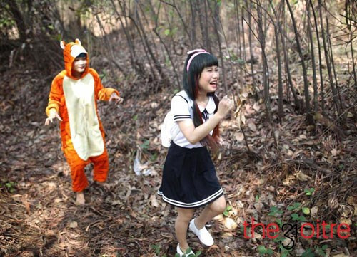 Bộ ảnh ghi lại sự hóa thân của cô thiếu nữ (Băng) bị lạc vào khu rừng thì đã gặp chú hổ (Bi). Với sự tinh nghịch của chú hổ muốn dọa mọi người nên đã bày trò để trêu chọc cô gái.