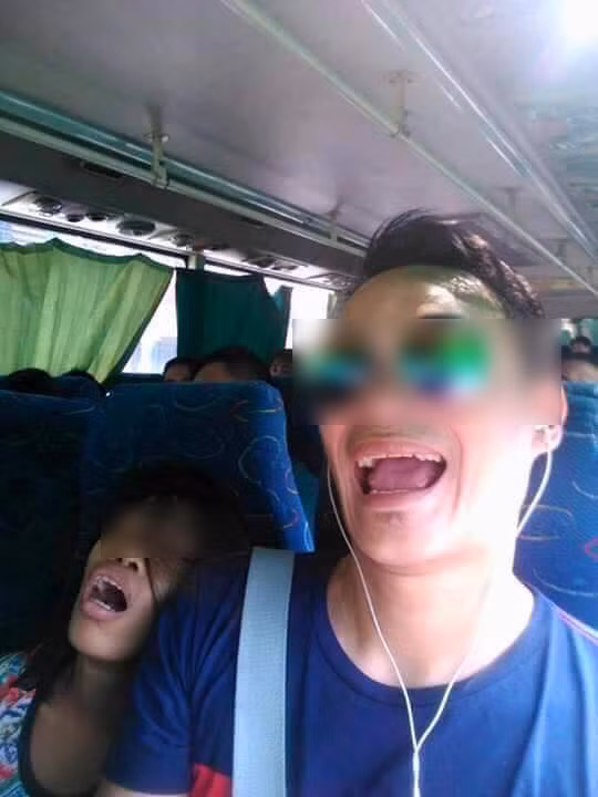 Nam thanh nien chup trom co gai ngu xau xi tren xe khach-Hinh-3