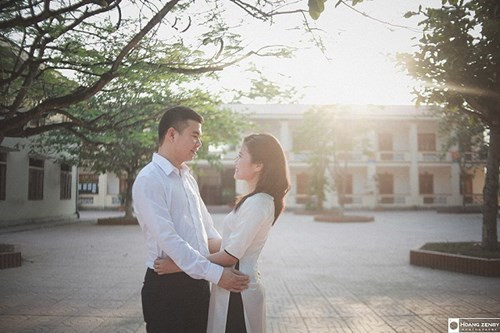 Trong một lần về quê nghỉ hè và sau đó lên xe để lên Hà Nội học, cả hai lại đi cùng chuyến xe họ lại có dịp được tâm sự với nhau. Sang năm thứ 2 đại học họ lại tình cờ học cùng nhau một môn nên gặp nhau thường xuyên hơn.