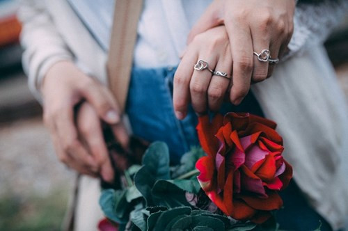 Hiện tại, cả hai vẫn đang độc thân. Ước mơ của đôi bạn sau này là làm đúng công việc kế toán mà mình được đào tạo.